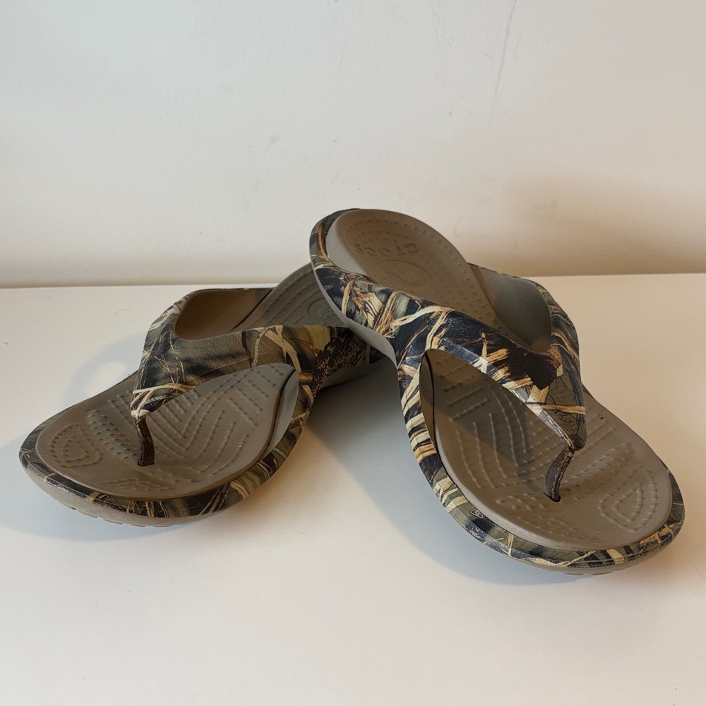 CROCS Unisex Baja Realtree Camouflage Flip-Flops Men's Size 9 EUC